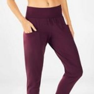 Fabletics Maj Pant II Maroon Large